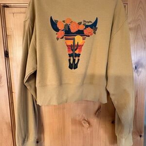 Wrangler Retro Floral Skull Graphic Cropped Sweatshirt
